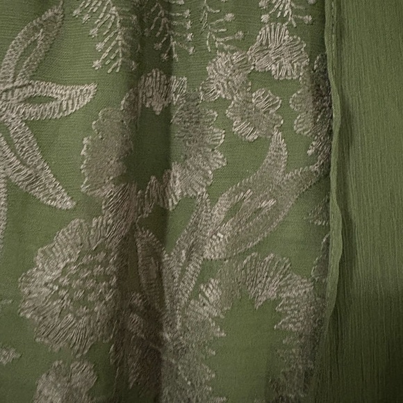 Very pretty mossy green embroidered long sleeve dress. V neck with tie bow. - Picture 5 of 14